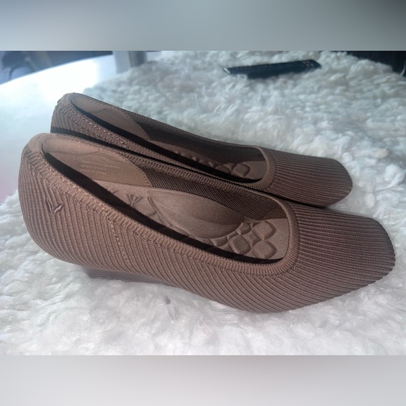 VIVAIA Margot Wedge Women's Square Toe Wedge Pumps Shoes 8 NWOB - Picture 2 of 6